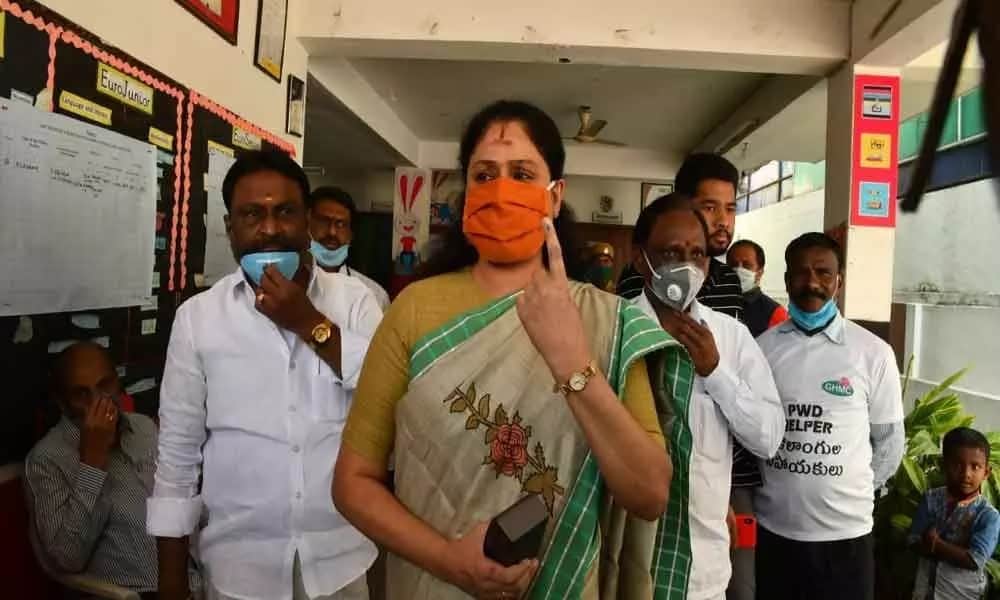 Pic Talk : Vijayashanti Wears Saffron Mask | Gulte - Latest Andhra Pradesh, Telangana Political and Movie News, Movie Reviews, Analysis, Photos