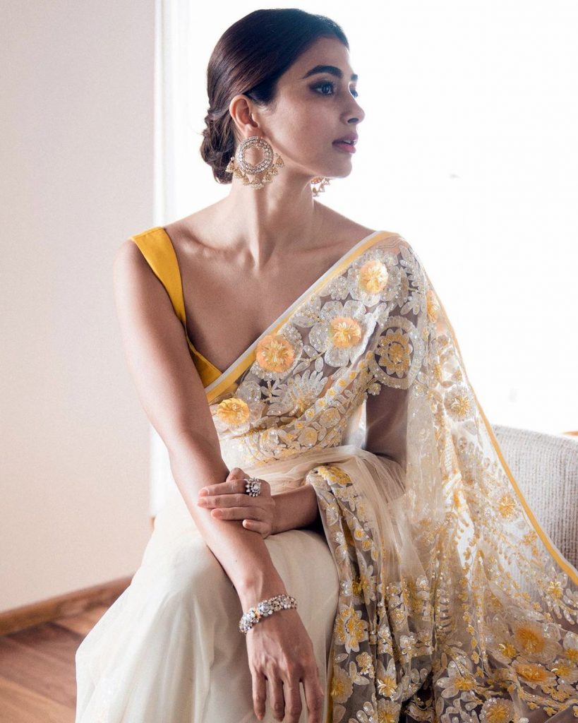 Pooja Hegde Is A Real Diva In Saree - Gulte
