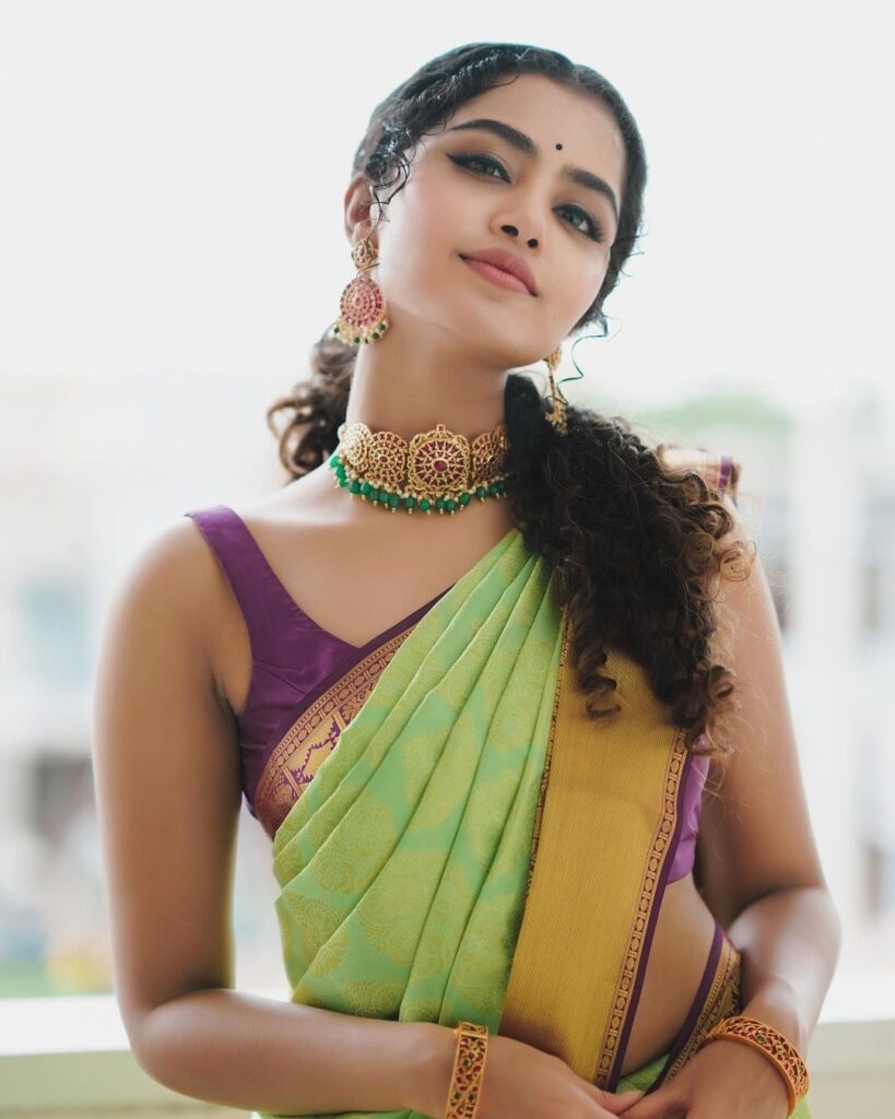 Anupama Parameswaran in a pastel green saree! – South India Fashion