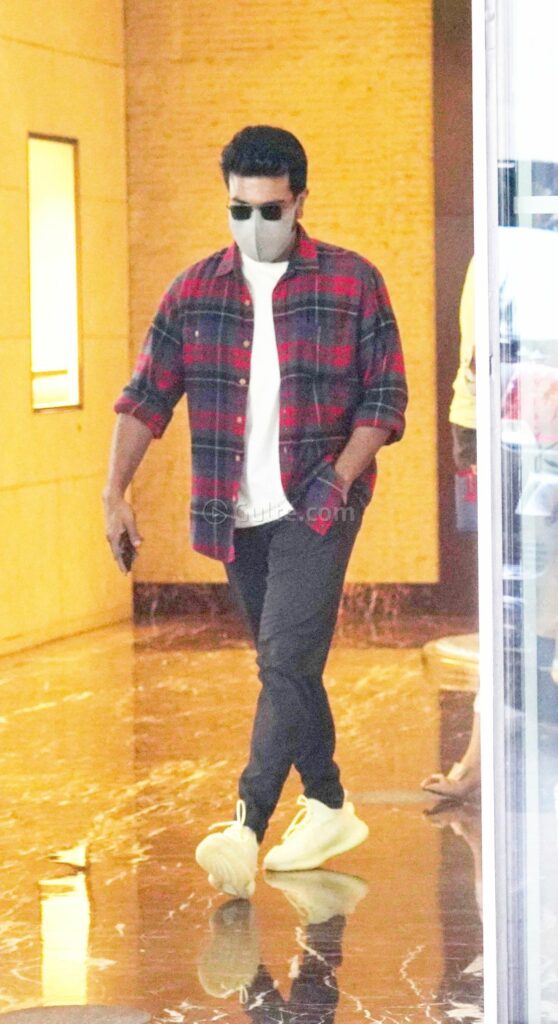 Here's why 'RRR' actor Ram Charan is not wearing shoes these days | Times  of India