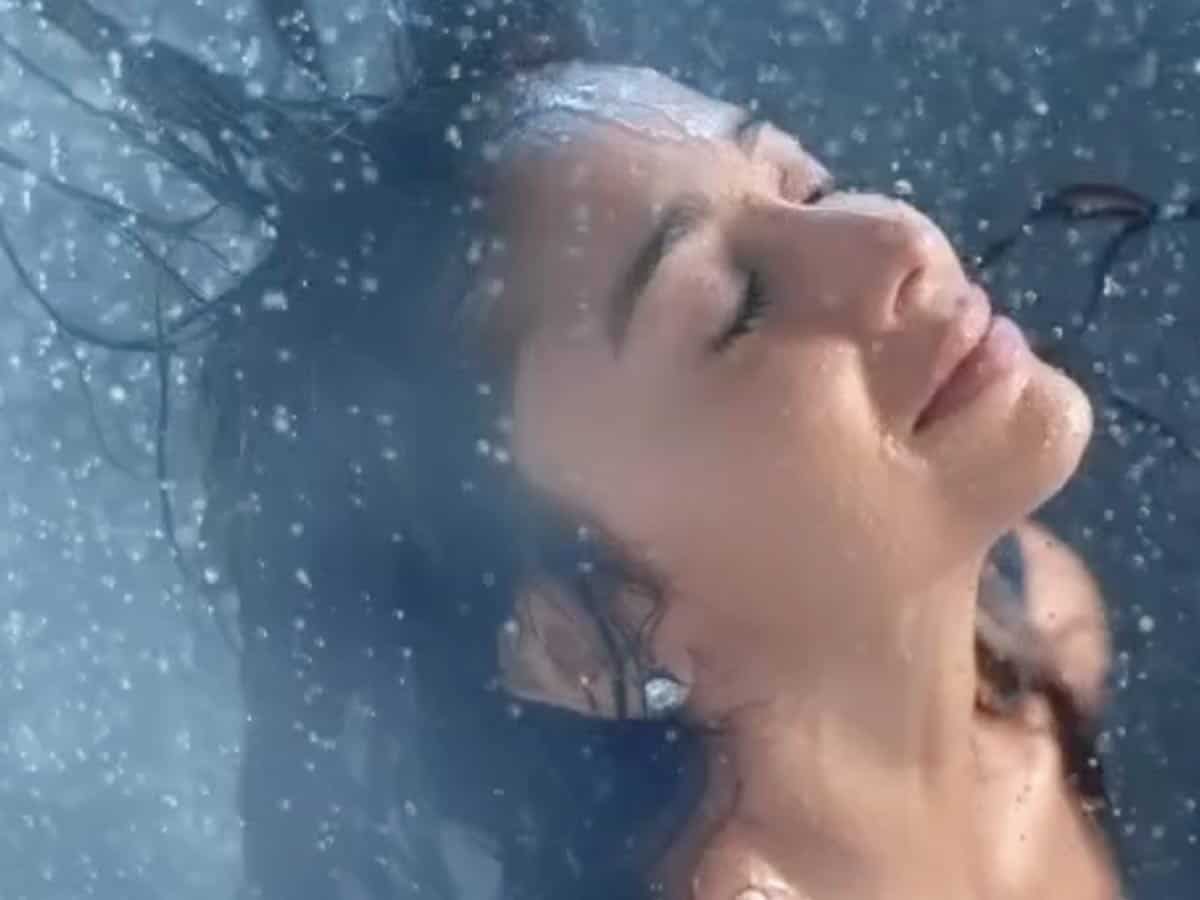 Video Talk: Shriya's Steamy Shower In Playful Looks - Movie News