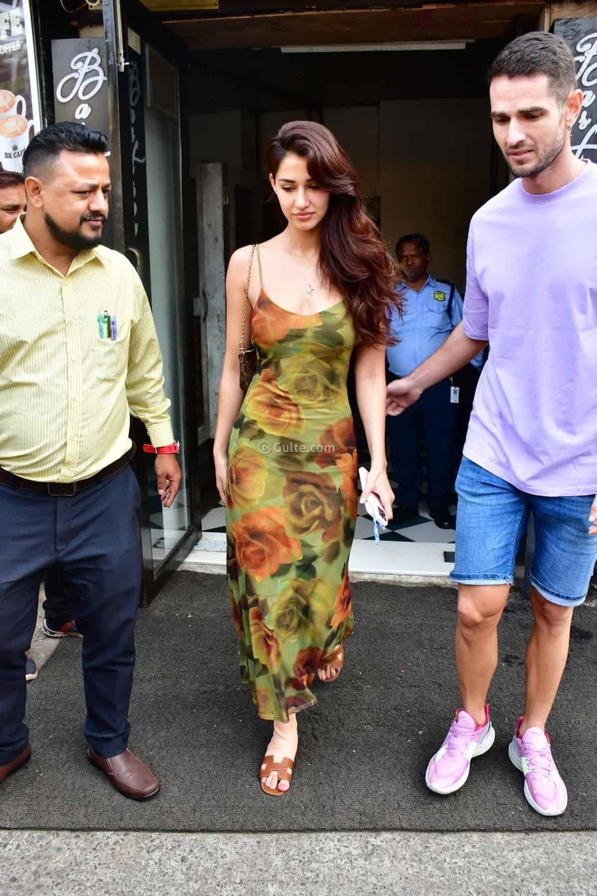 Disha Patani Looks Hot & Chic During Baaghi 2 Promotions: 10 Summer Styles  in Pictures You Can Recreate Easily | 👗 LatestLY