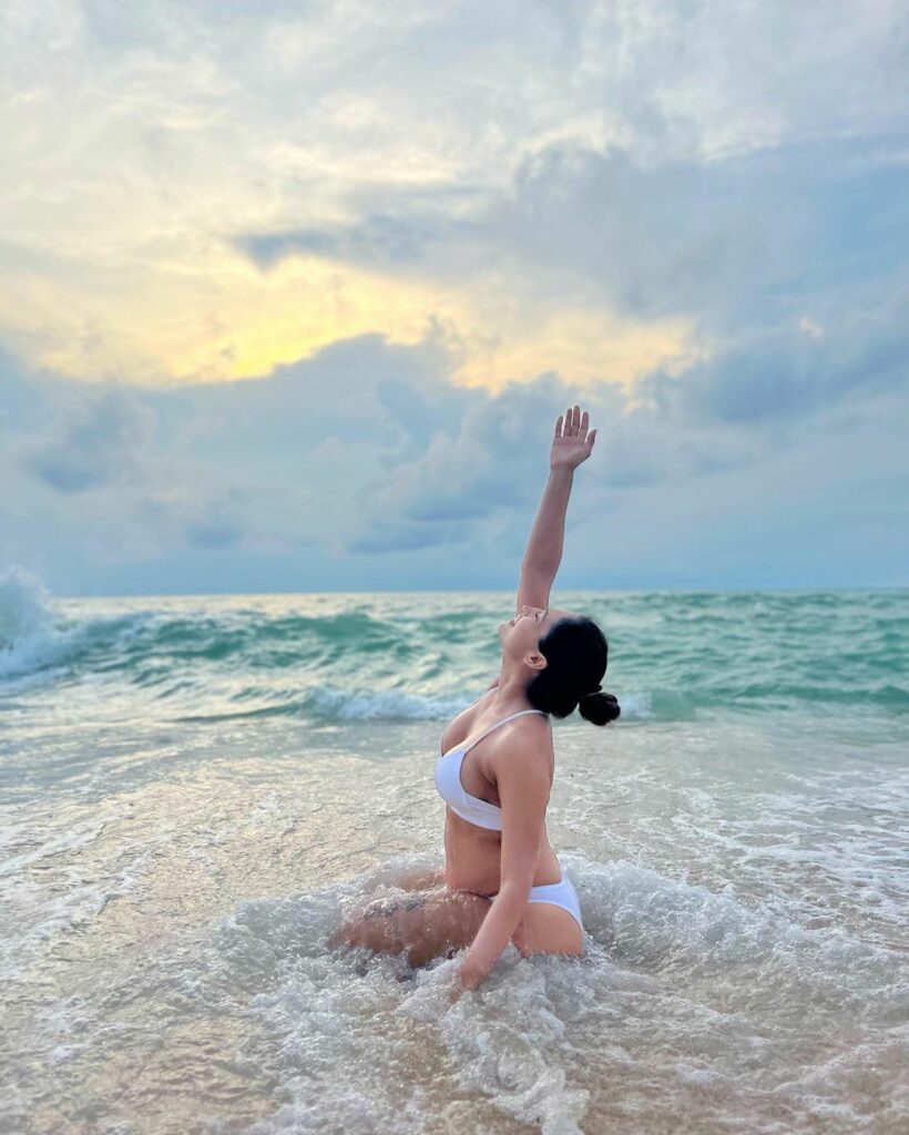 Pics Talk: Pooja Flaunts Her Baby Bump In White Bikini